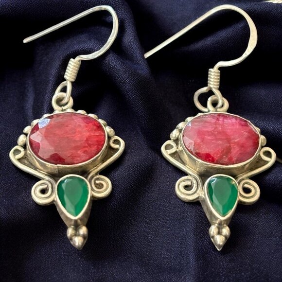 VTG Artisan Crafted Ruby Emerald Sterling Silver Dangle Earrings Stamped 925 - Picture 2 of 7